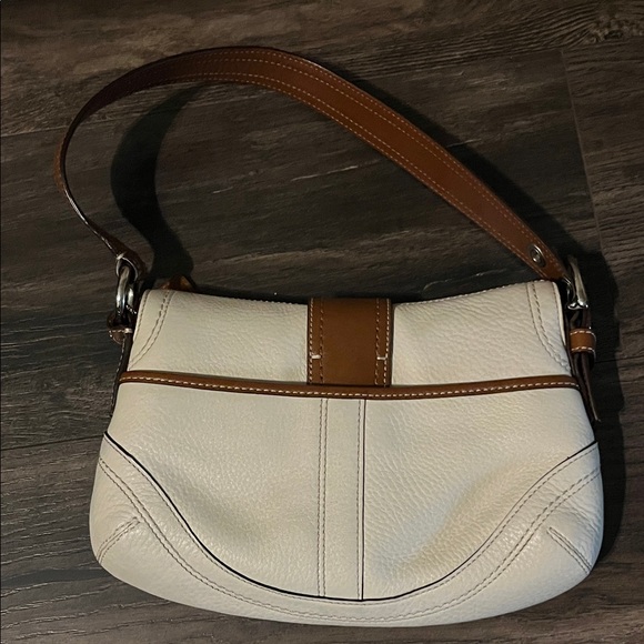 Coach Cream and Brown Leather Shoulder Bag in a good condition - Picture 3 of 4